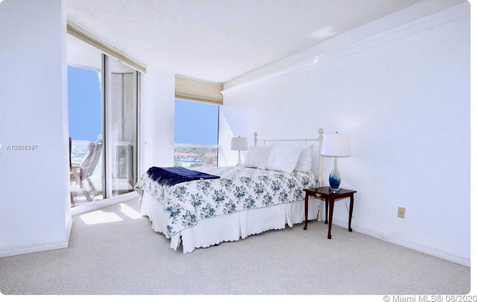 Small Image of 21205 YACHT CLUB DR #707, Aventura Number 17