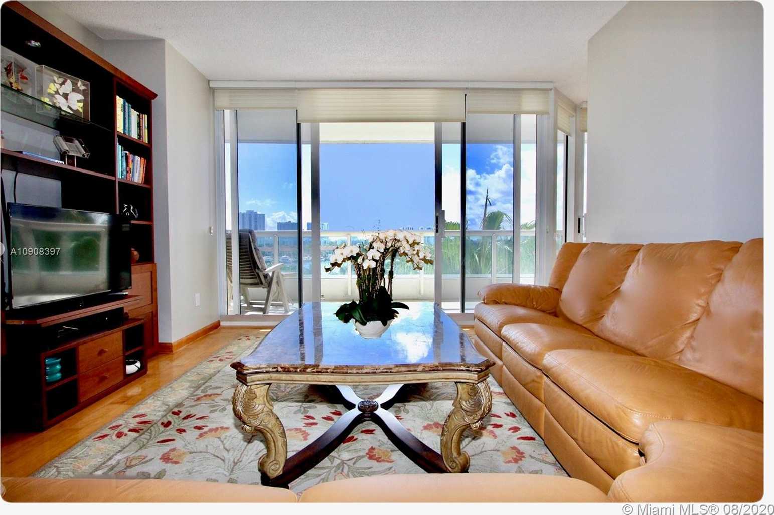Small Image of 21205 YACHT CLUB DR #707, Aventura Number 2