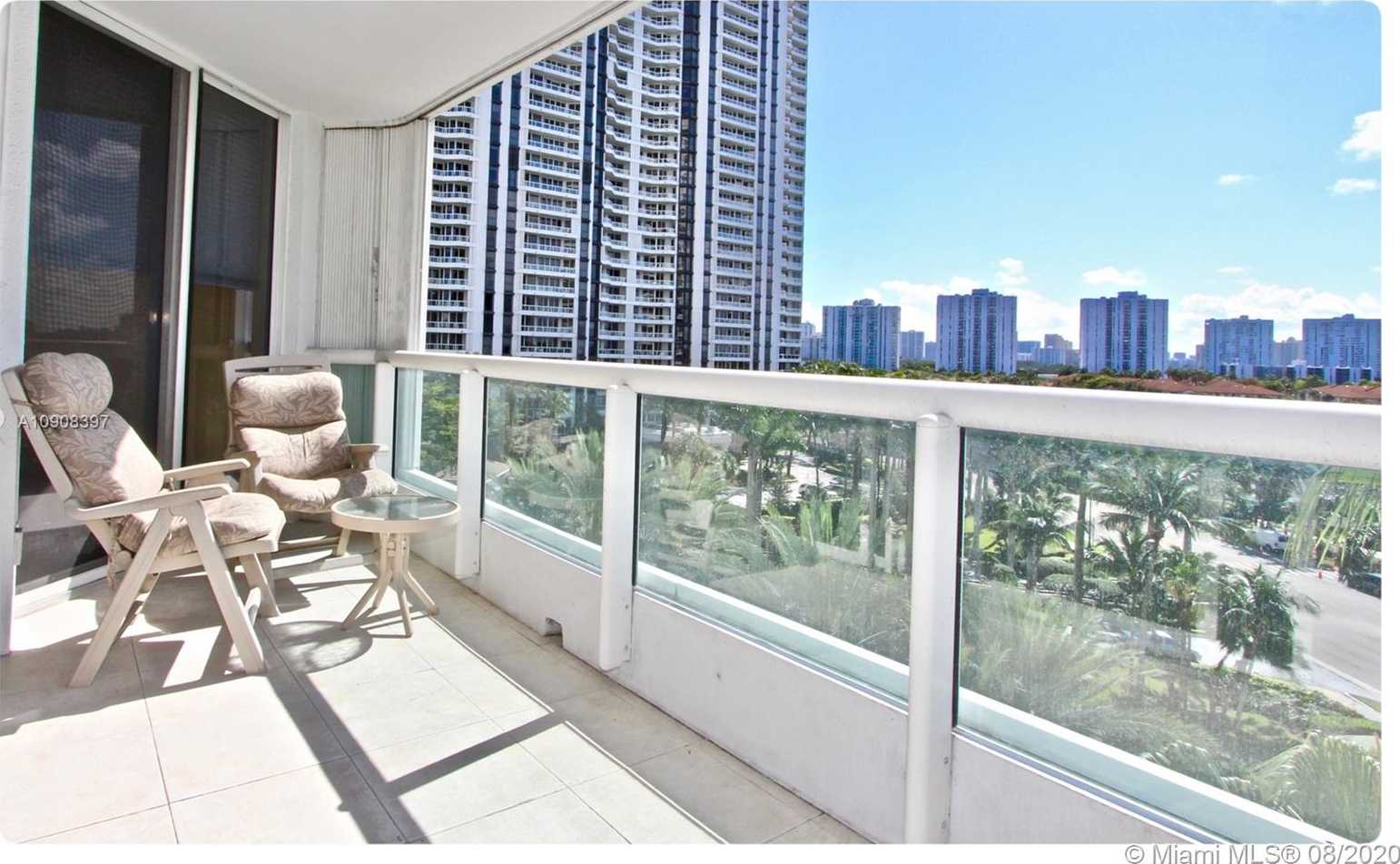 Small Image of 21205 YACHT CLUB DR #707, Aventura Number 23