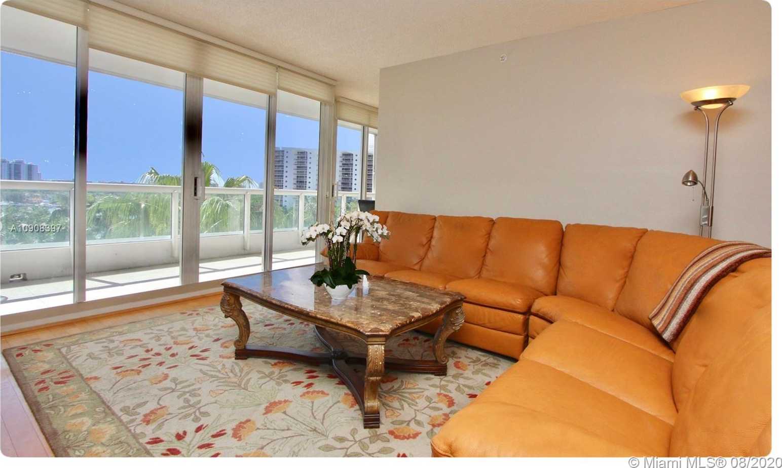 Small Image of 21205 YACHT CLUB DR #707, Aventura Number 3