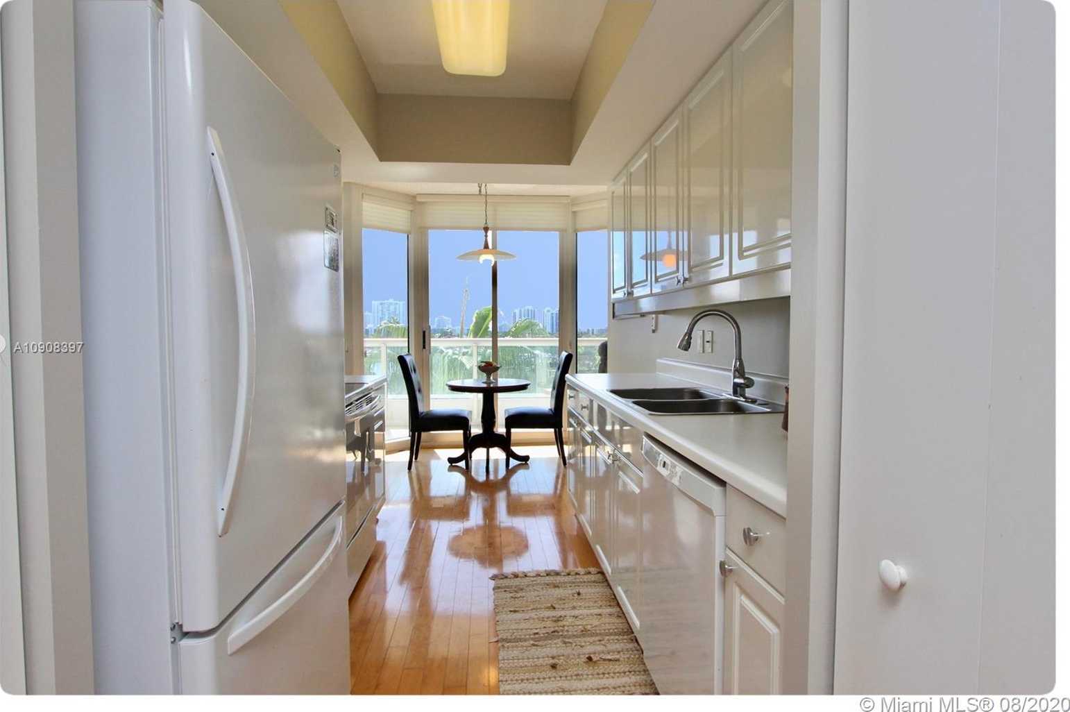 Small Image of 21205 YACHT CLUB DR #707, Aventura Number 9