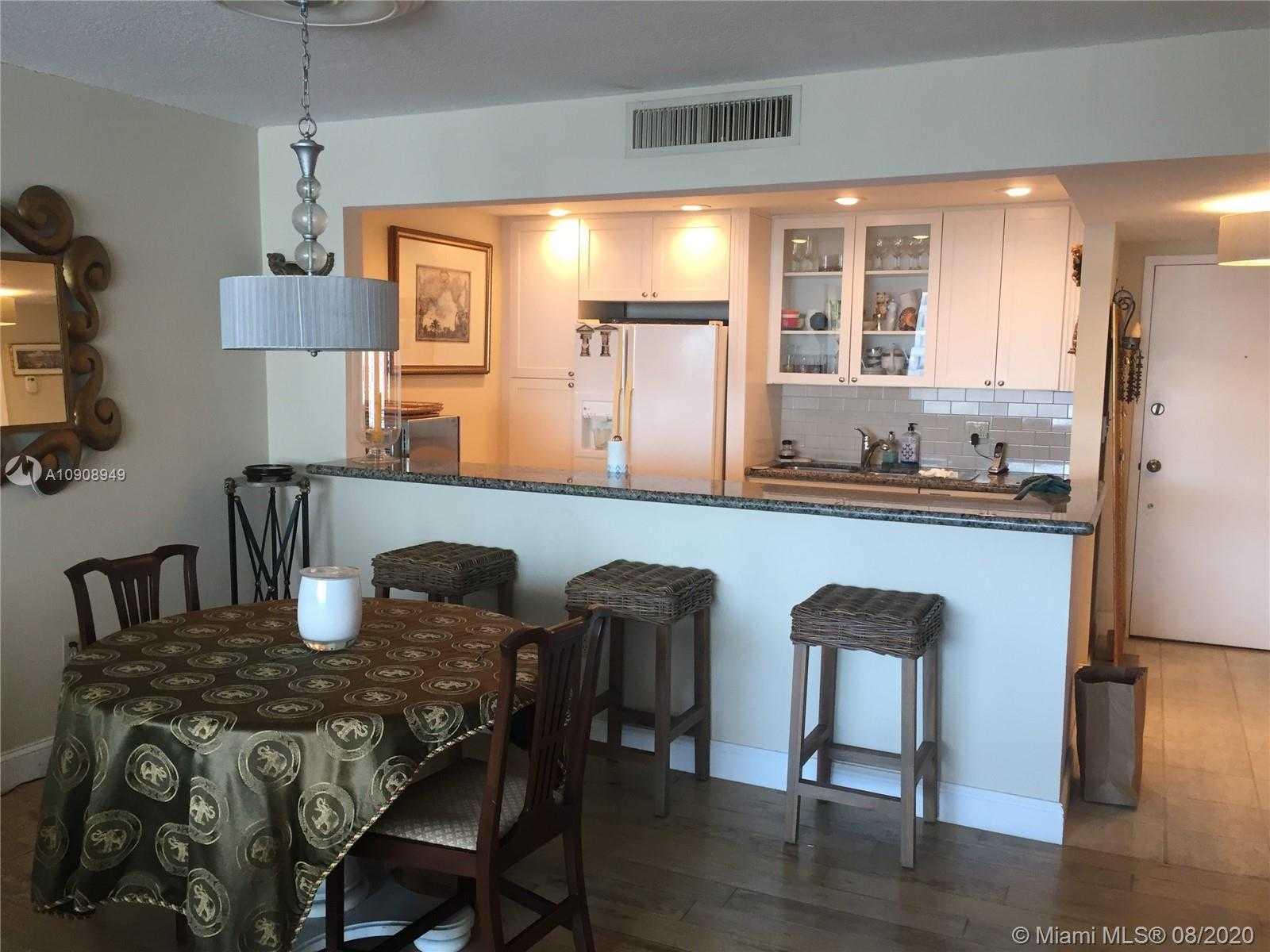 Small Image of 199 Ocean Ln Dr, Key Biscayne, FL 33149, USA Number 2