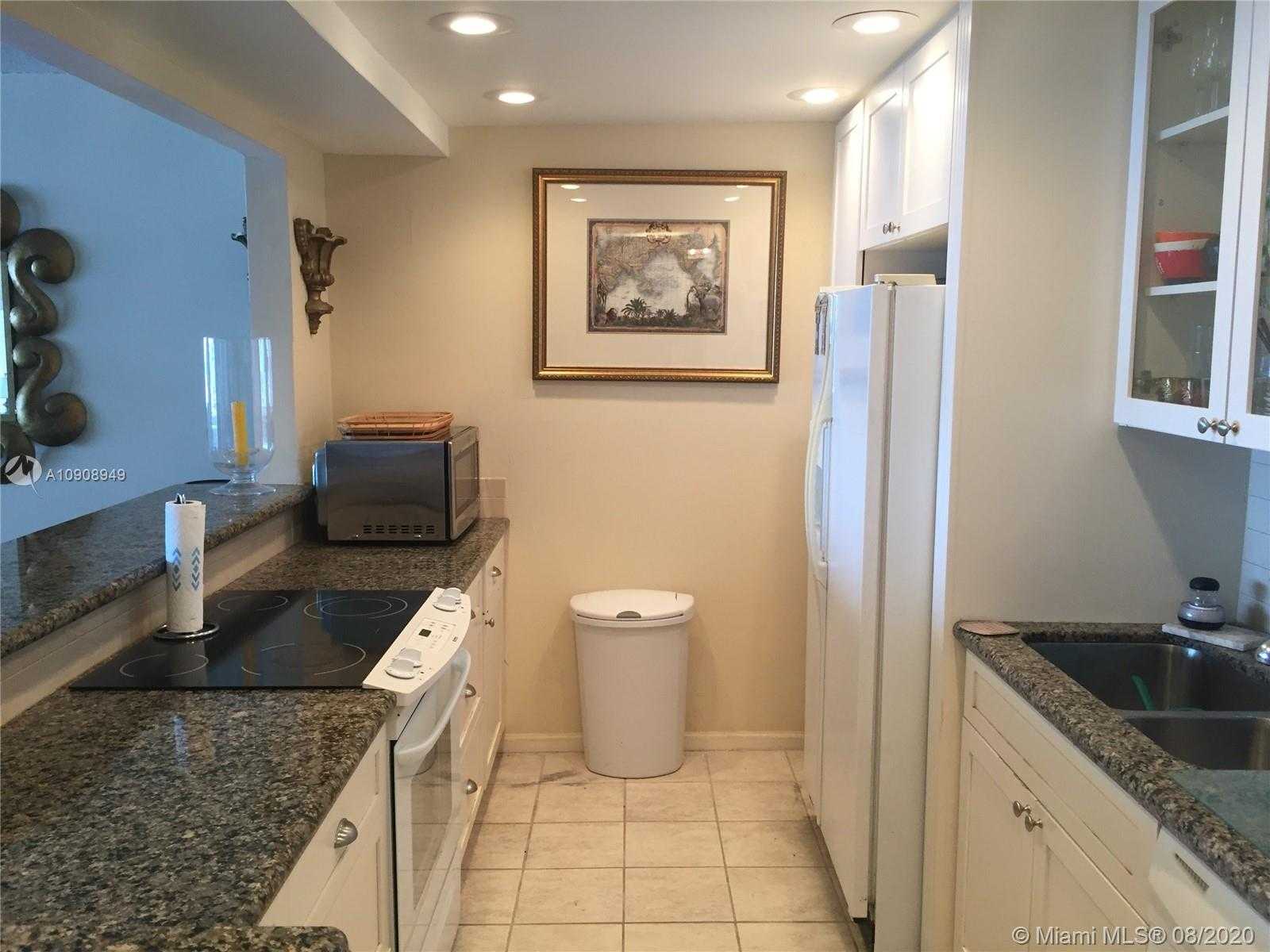 Small Image of 199 Ocean Ln Dr, Key Biscayne, FL 33149, USA Number 4
