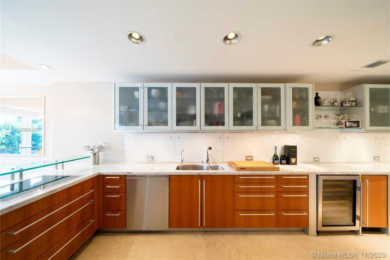 Small Image of 6103 AQUA AVE #102, Miami Beach Number 16