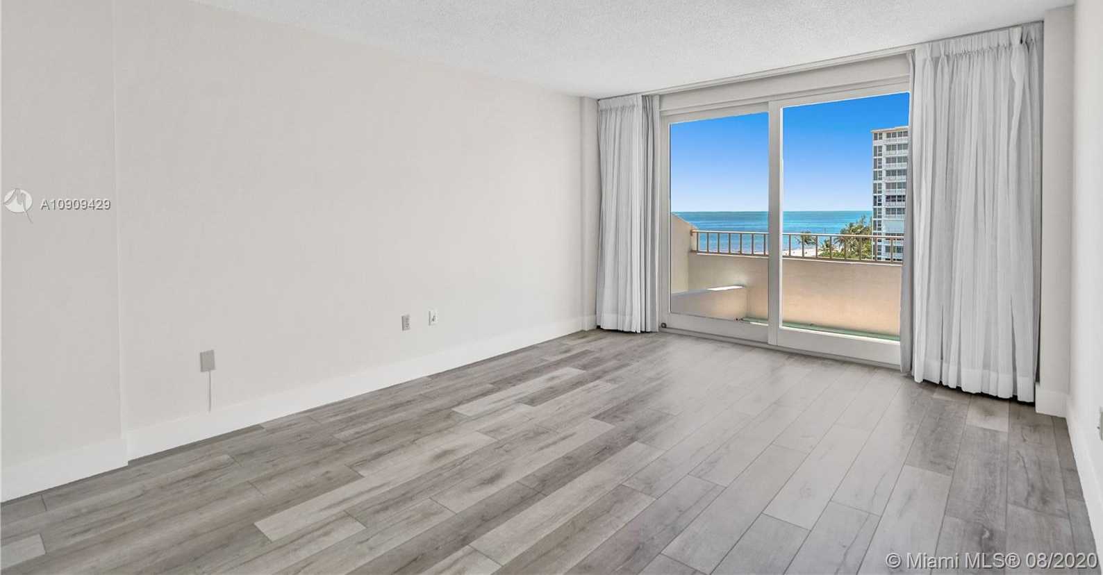 Small Image of 177 OCEAN LN DR #909, Key Biscayne Number 3