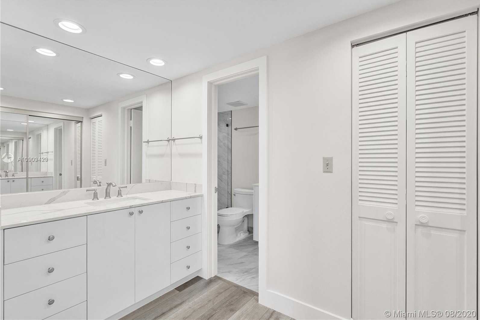 Small Image of 177 OCEAN LN DR #909, Key Biscayne Number 4