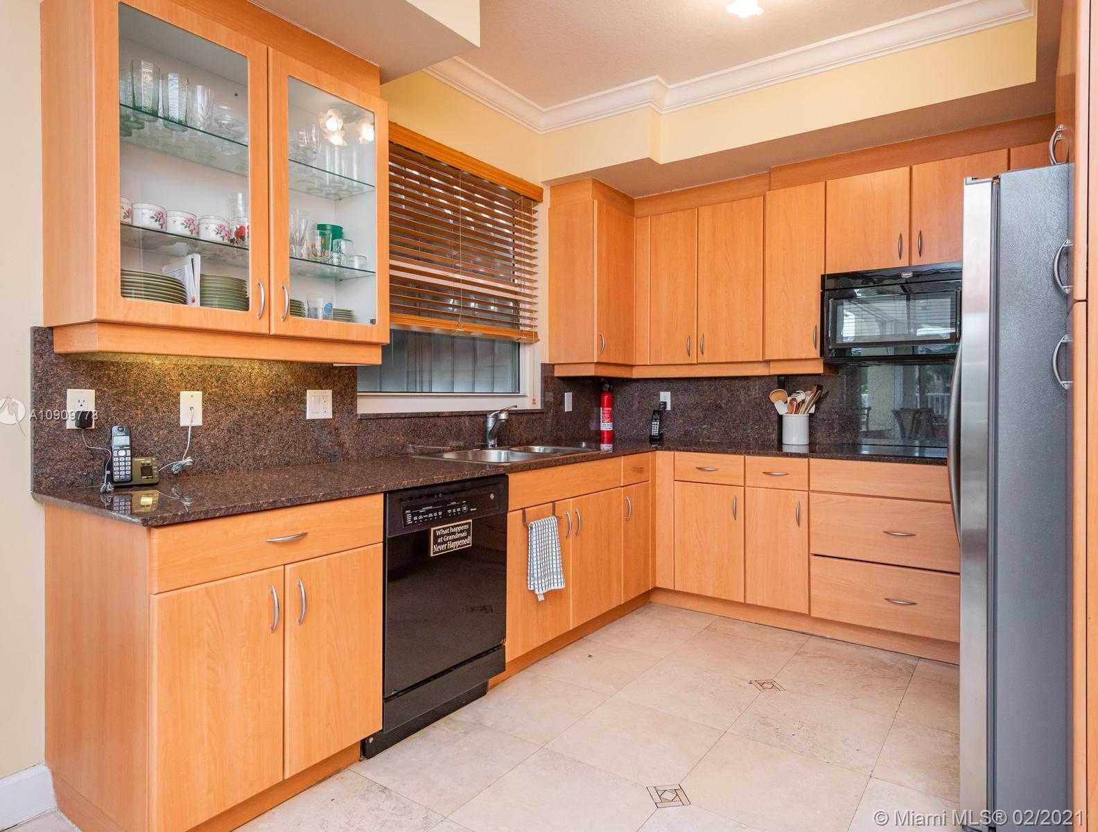 Small Image of 727 CRANDON BLVD #202, Key Biscayne Number 12