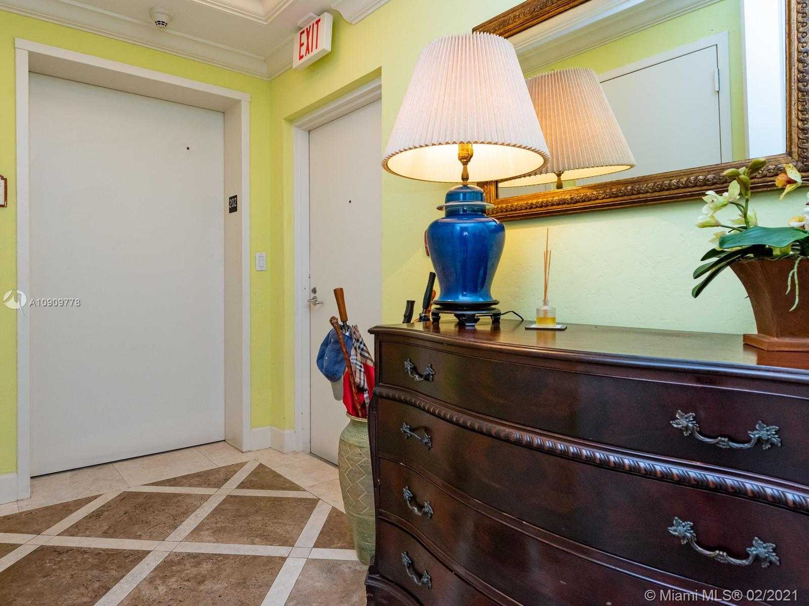 Small Image of 727 CRANDON BLVD #202, Key Biscayne Number 4