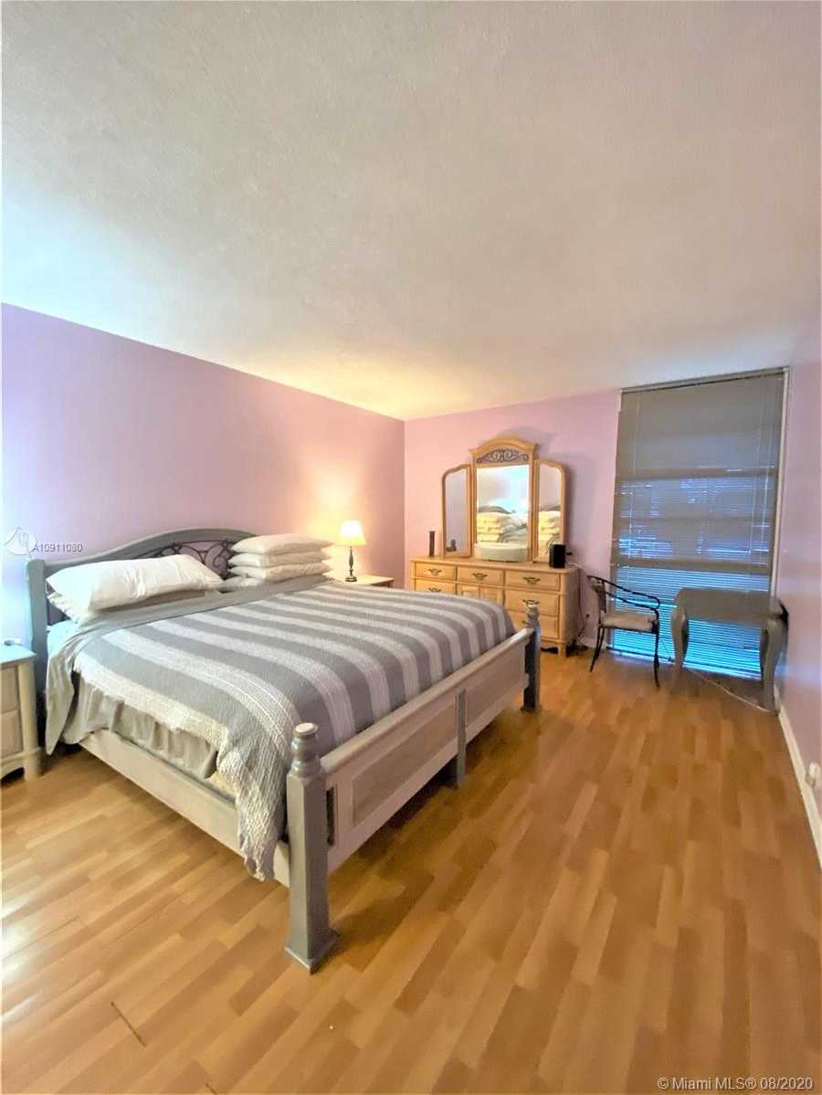 Small Image of 3101 NORTH COUNTRY CLUB DR #101, Aventura Number 11