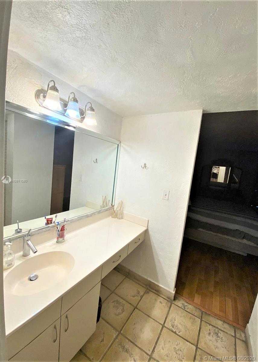 Small Image of 3101 NORTH COUNTRY CLUB DR #101, Aventura Number 13
