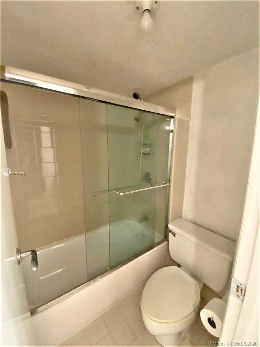 Small Image of 3101 NORTH COUNTRY CLUB DR #101, Aventura Number 14