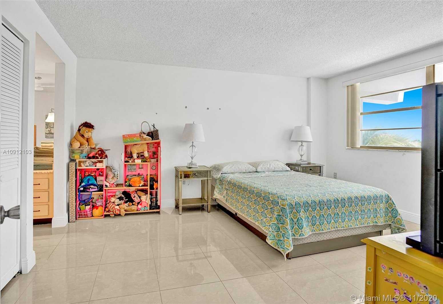 Small Image of 177 OCEAN LANE DR #203, Key Biscayne Number 10