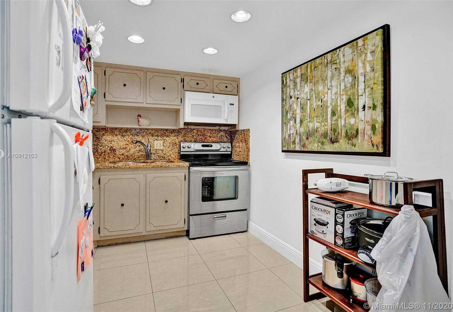 Small Image of 177 OCEAN LANE DR #203, Key Biscayne Number 8
