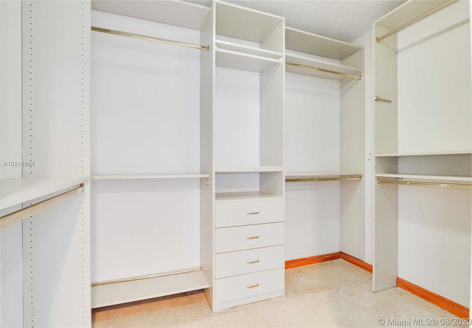 Small Image of 21205 Yacht Club Dr, Aventura, FL 33180, USA Number 10
