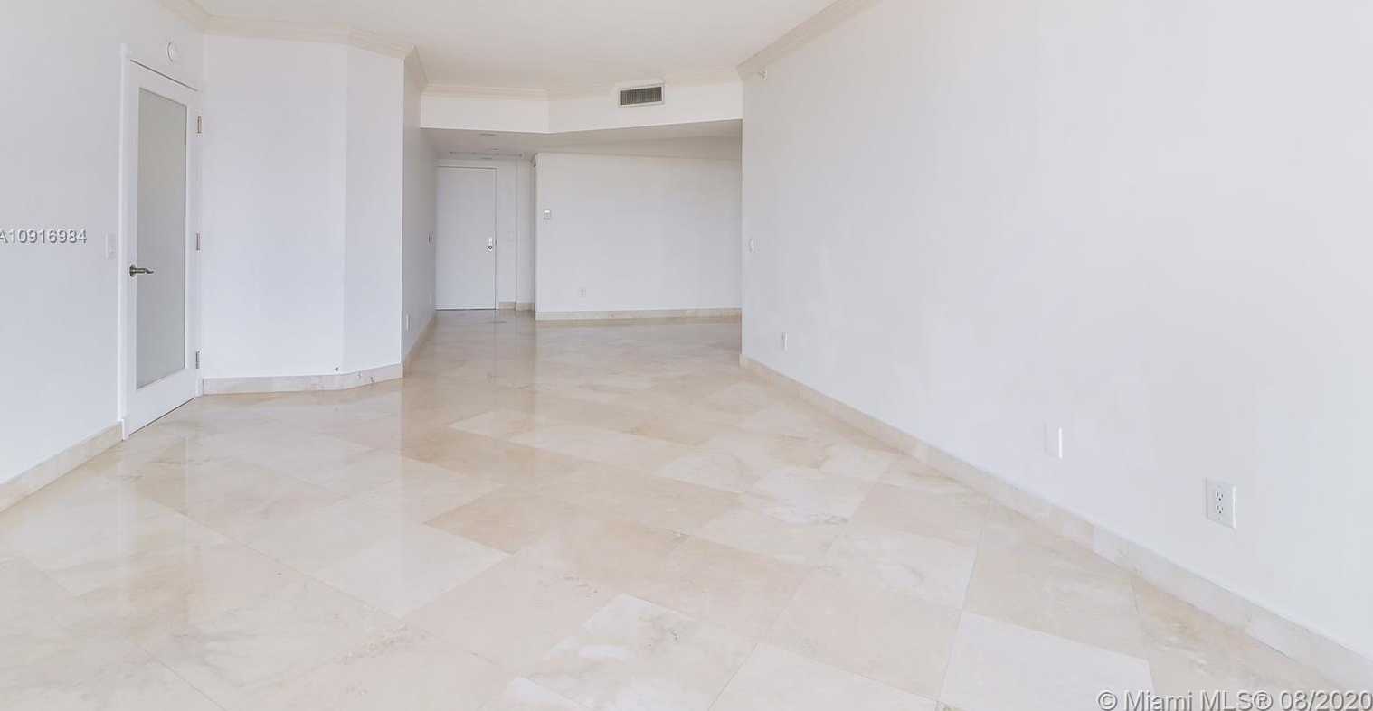 Small Image of 21205 Yacht Club Dr, Aventura, FL 33180, USA Number 2