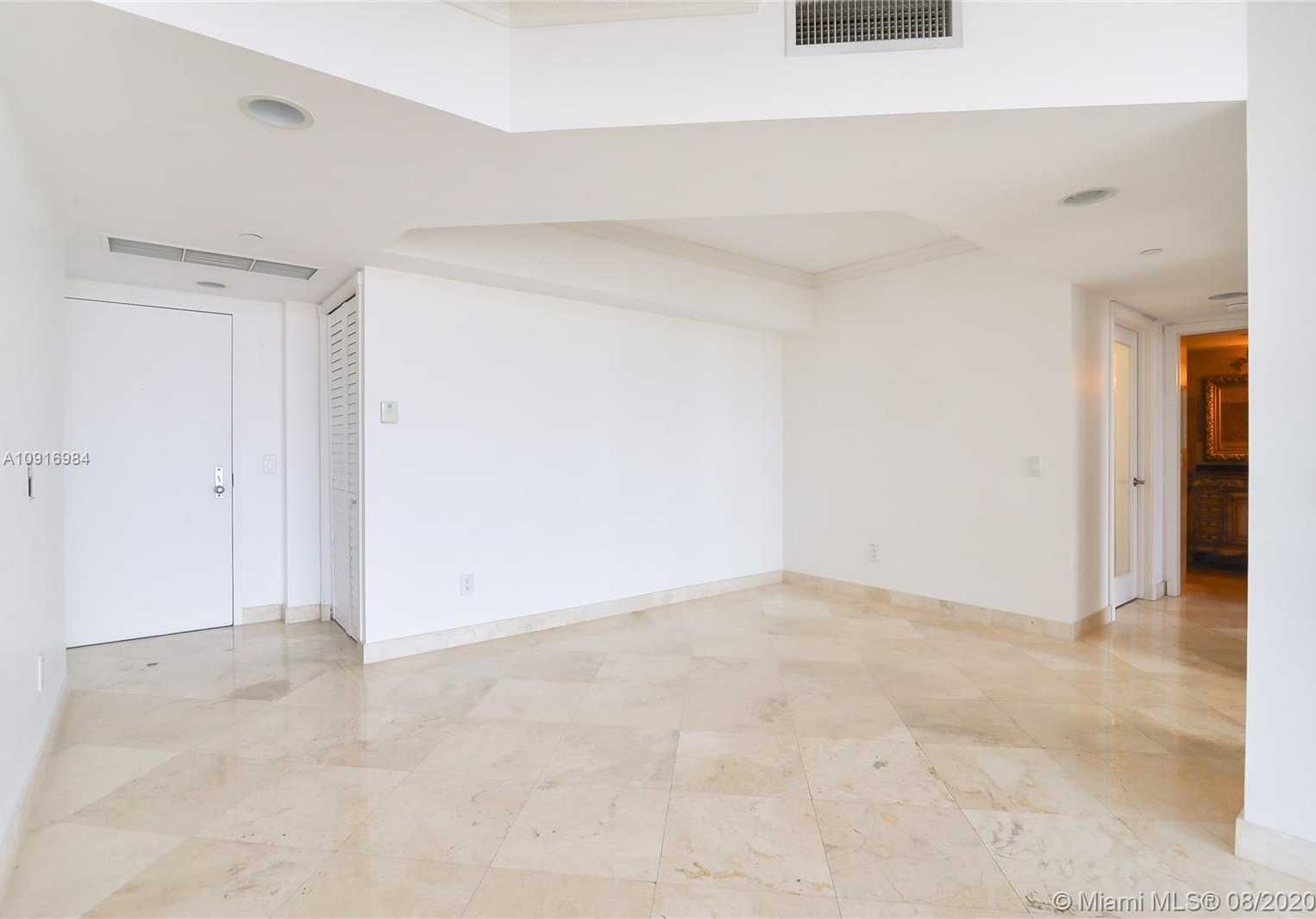 Small Image of 21205 Yacht Club Dr, Aventura, FL 33180, USA Number 3