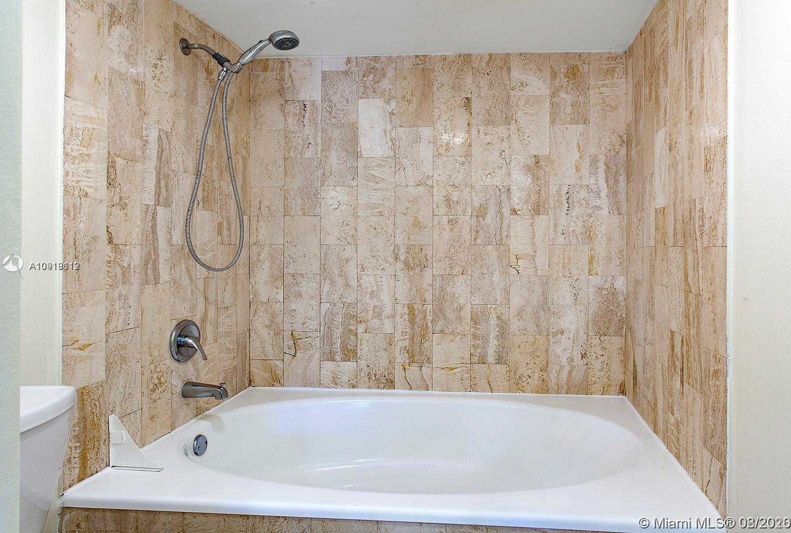 Small Image of 55 OCEAN LANE DR #1030, Key Biscayne Number 12
