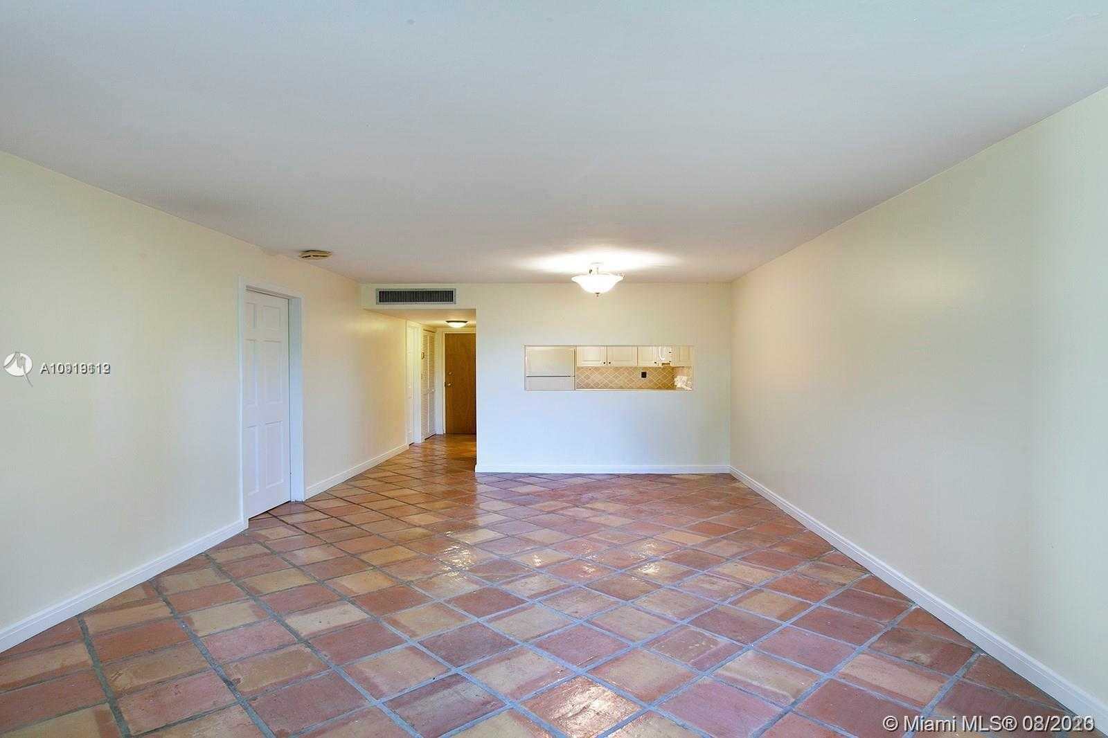Small Image of 55 OCEAN LANE DR #1030, Key Biscayne Number 4