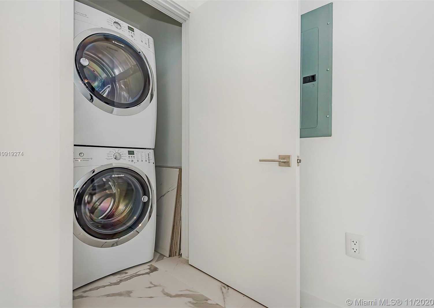 Small Image of 801 SOUTH POINTE DR #305, Miami Beach Number 13
