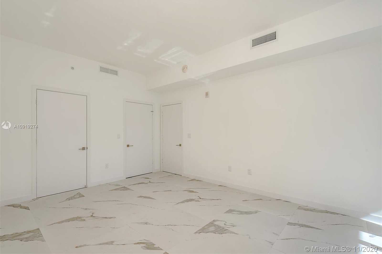 Small Image of 801 SOUTH POINTE DR #305, Miami Beach Number 4