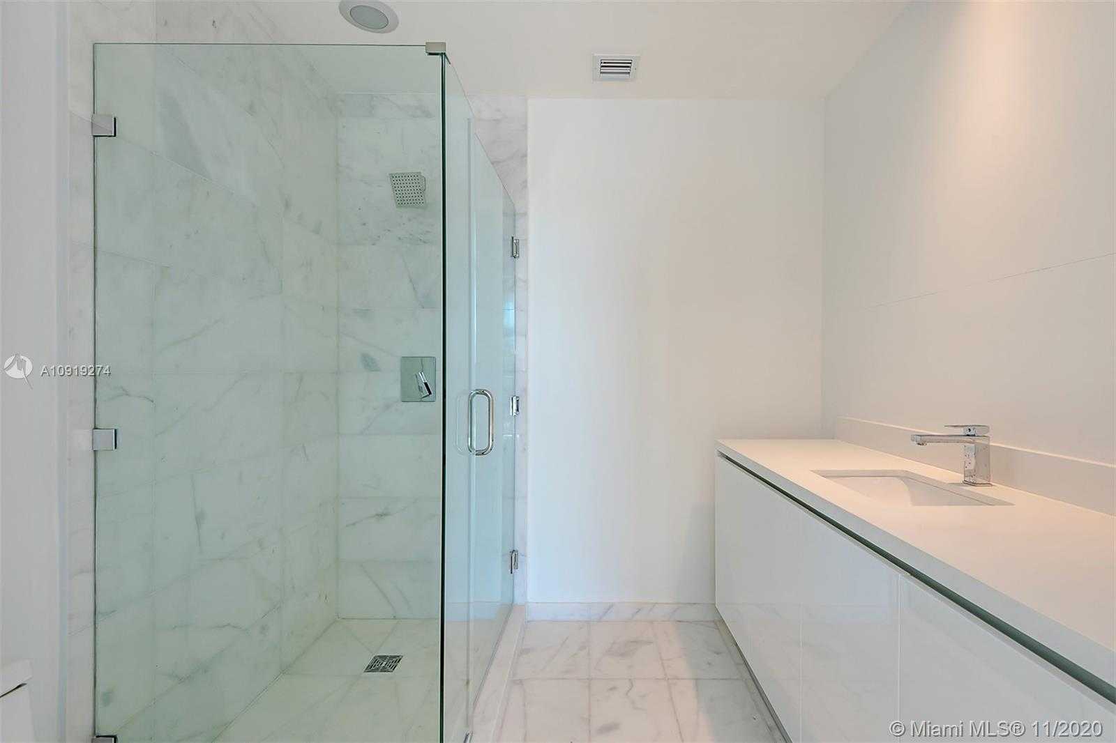 Small Image of 801 SOUTH POINTE DR #305, Miami Beach Number 5