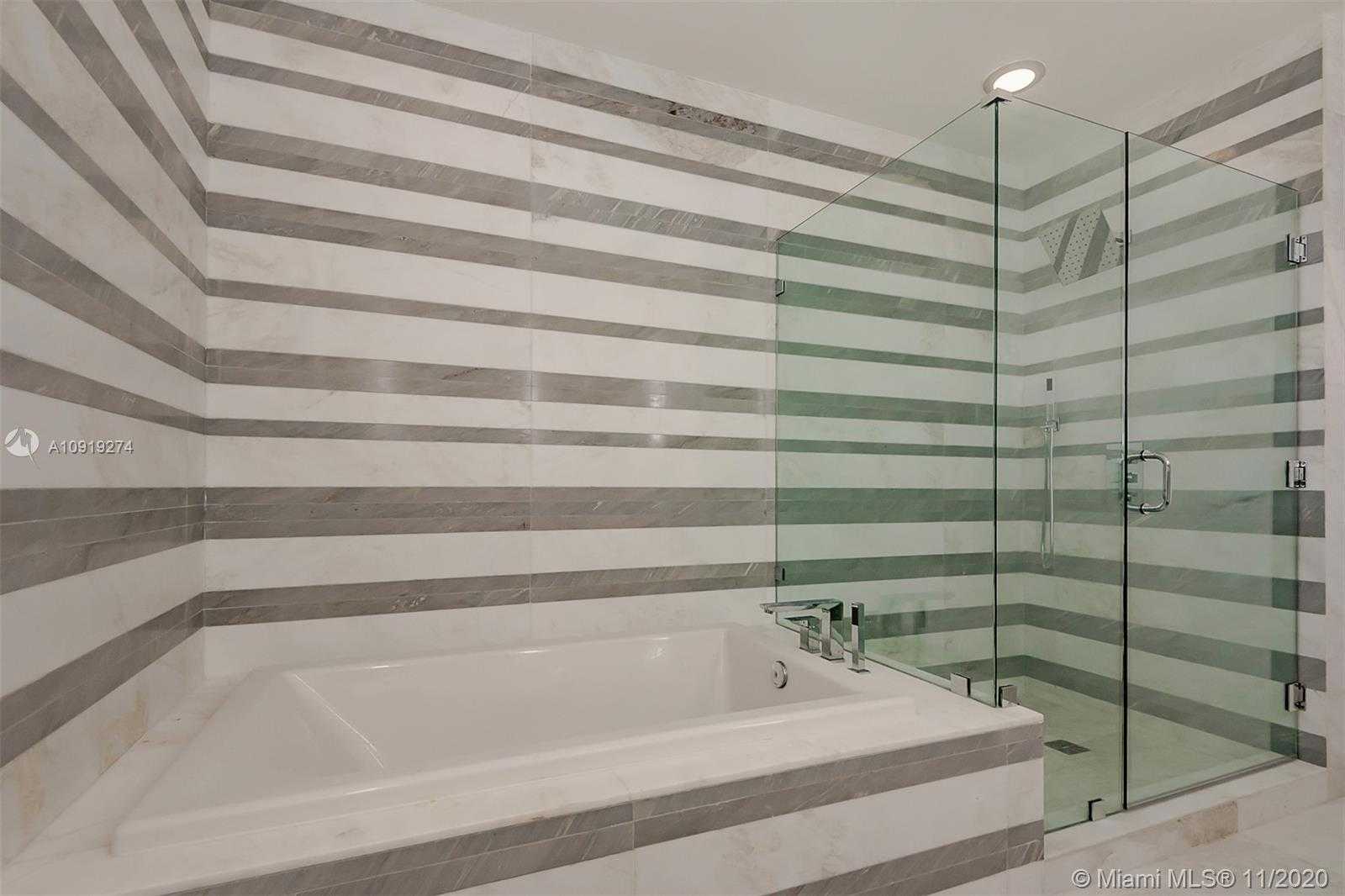 Small Image of 801 SOUTH POINTE DR #305, Miami Beach Number 6