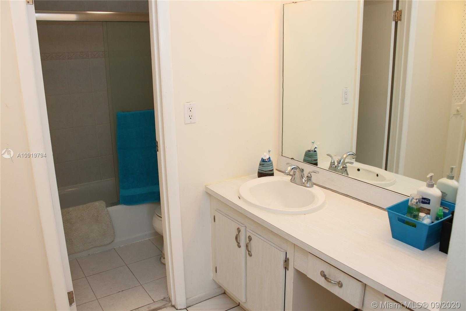 Small Image of 3301 NORTH COUNTRY CLUB DR #301, Aventura Number 12