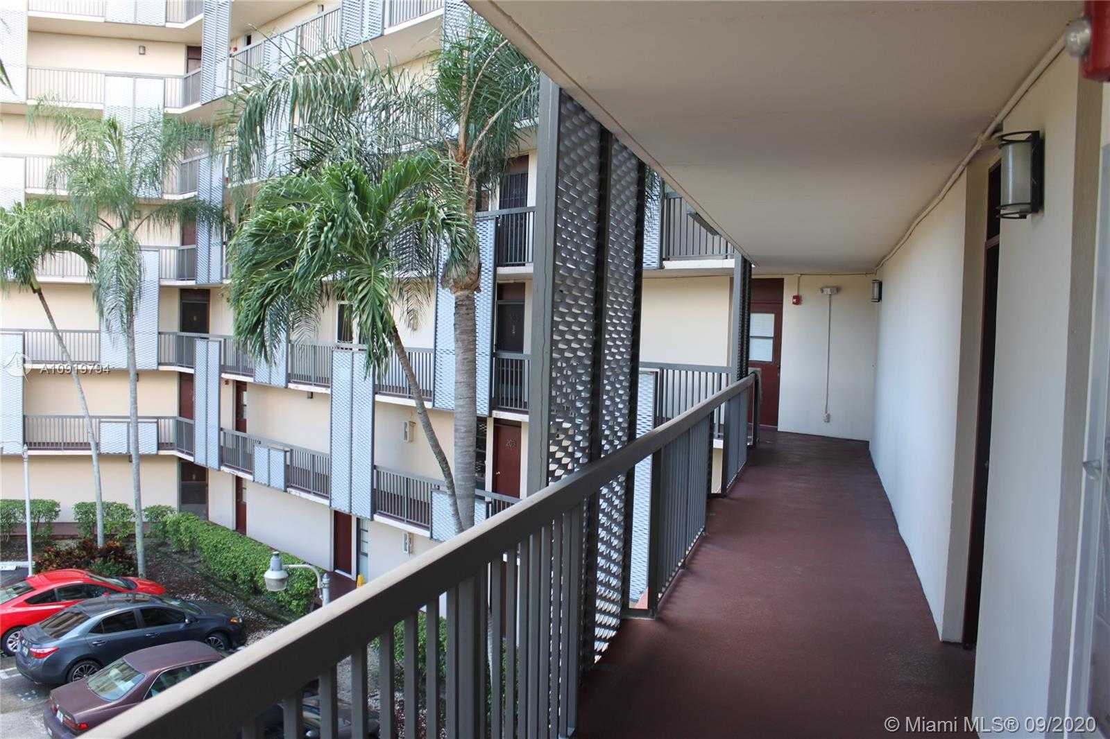 Small Image of 3301 NORTH COUNTRY CLUB DR #301, Aventura Number 14