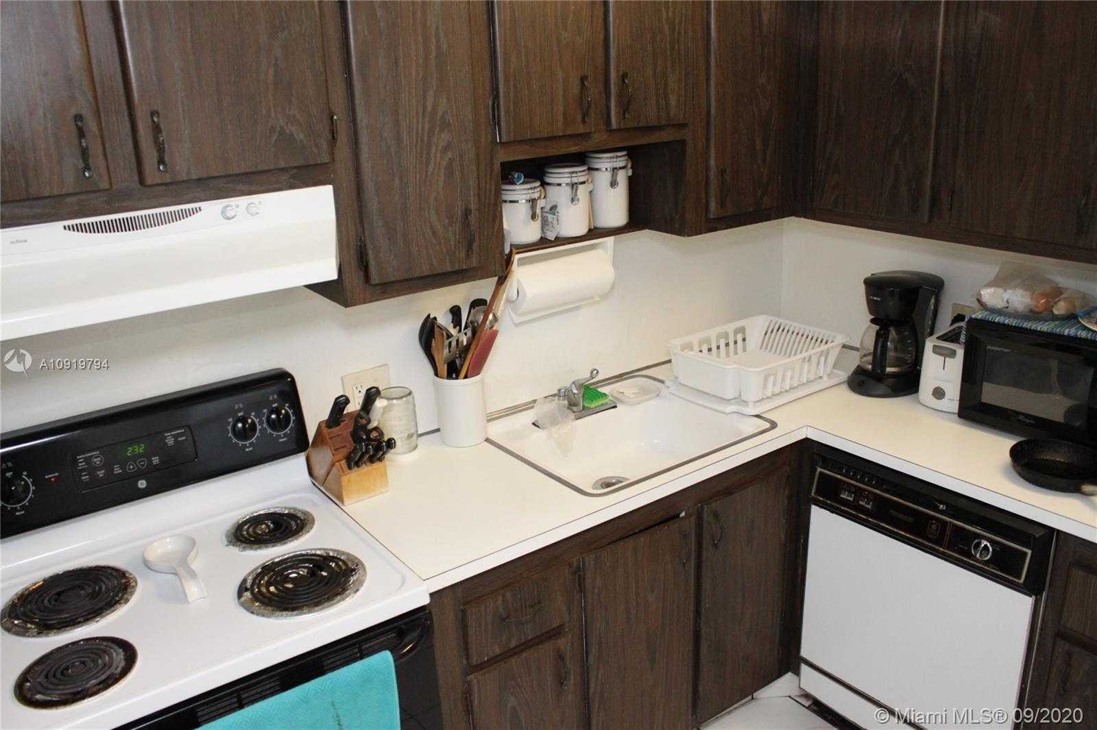 Small Image of 3301 NORTH COUNTRY CLUB DR #301, Aventura Number 4