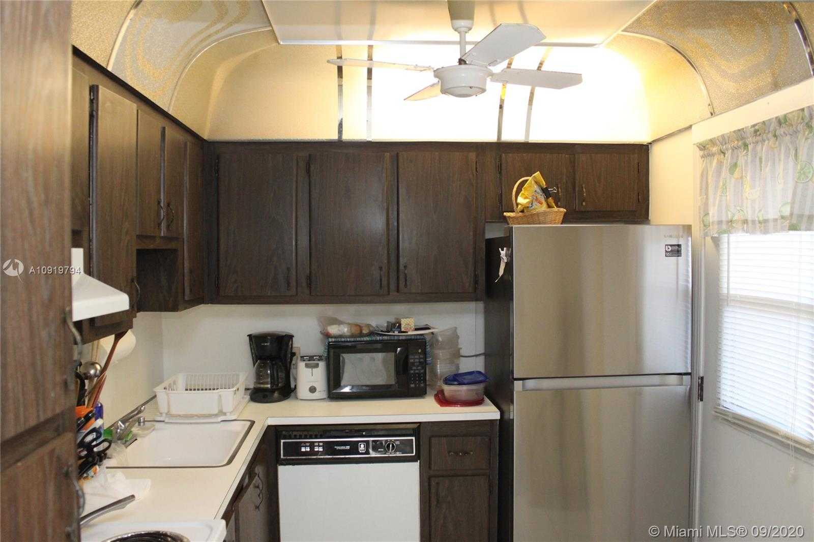 Small Image of 3301 NORTH COUNTRY CLUB DR #301, Aventura Number 5