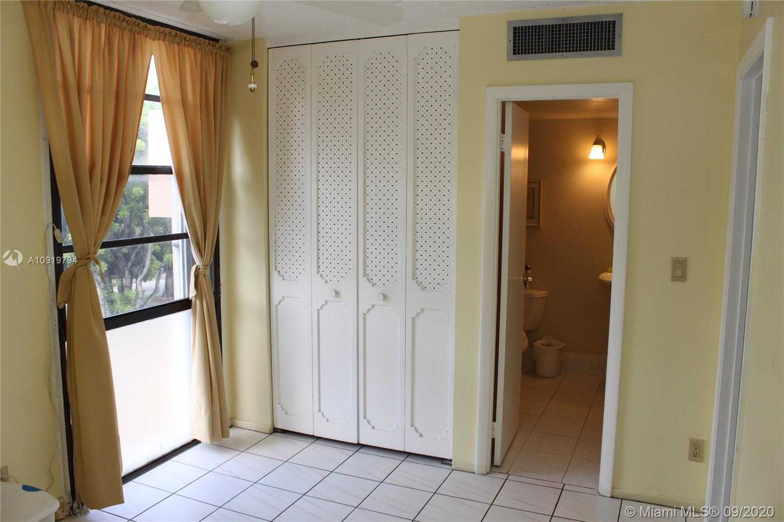 Small Image of 3301 NORTH COUNTRY CLUB DR #301, Aventura Number 8