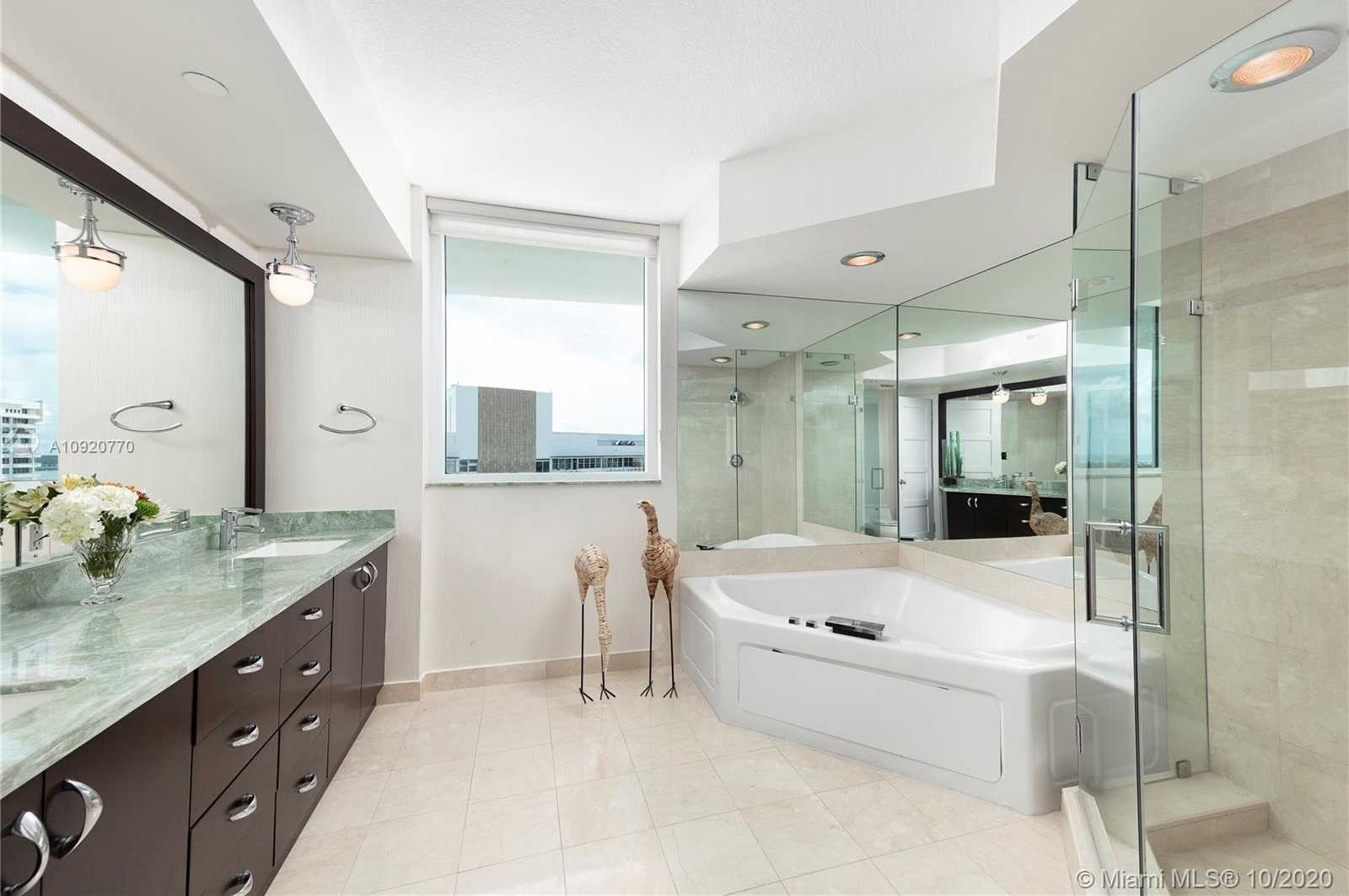 Small Image of 10 EAST VENETIAN WAY #1704, Miami Beach Number 10