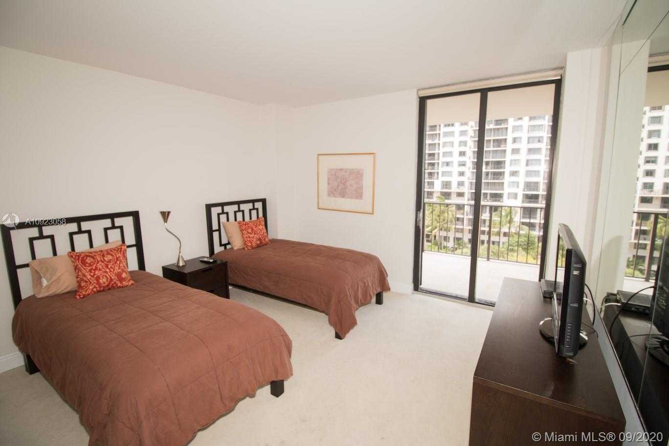 Small Image of 520 BRICKELL KEY DR #A806, Miami Number 15