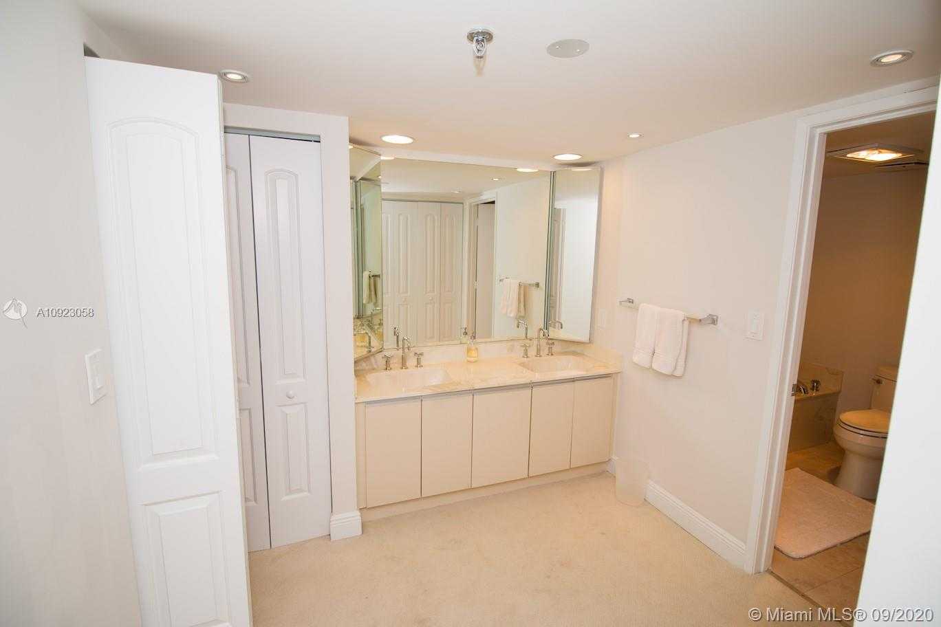 Small Image of 520 BRICKELL KEY DR #A806, Miami Number 20