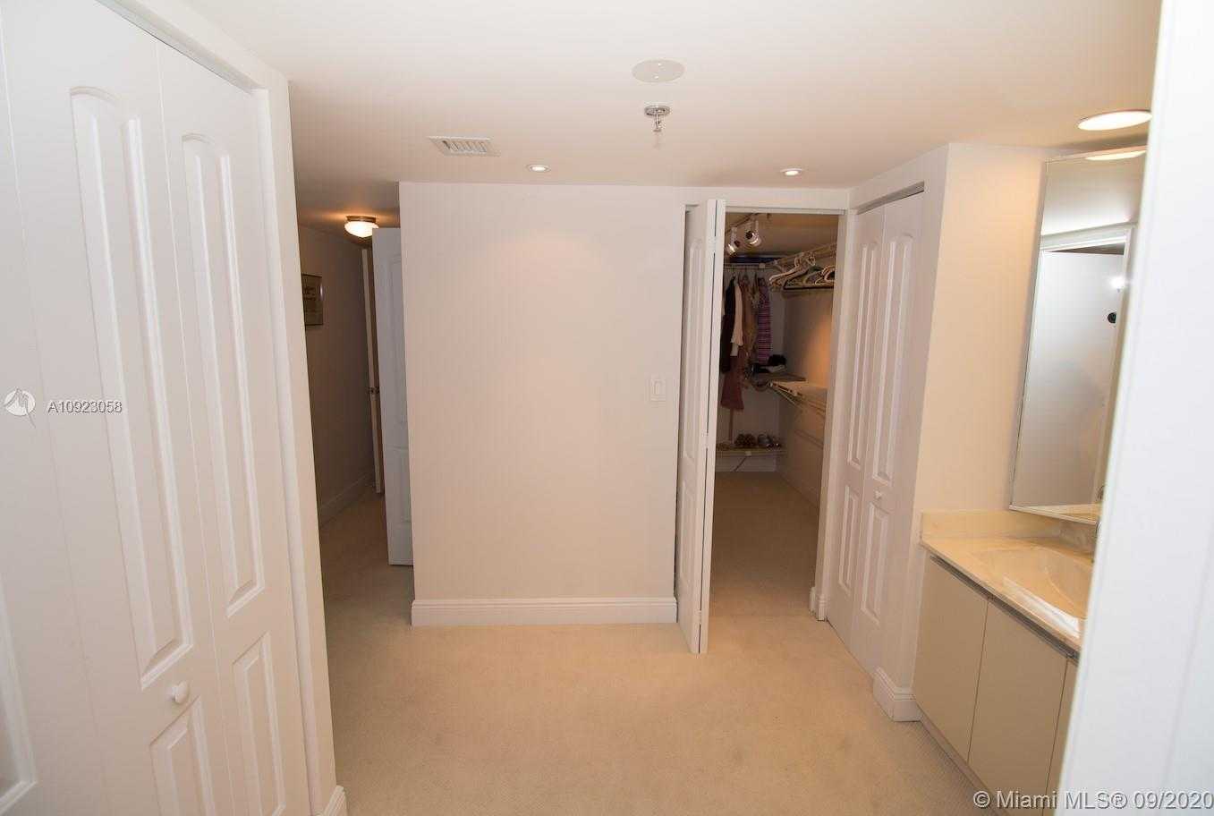 Small Image of 520 BRICKELL KEY DR #A806, Miami Number 22