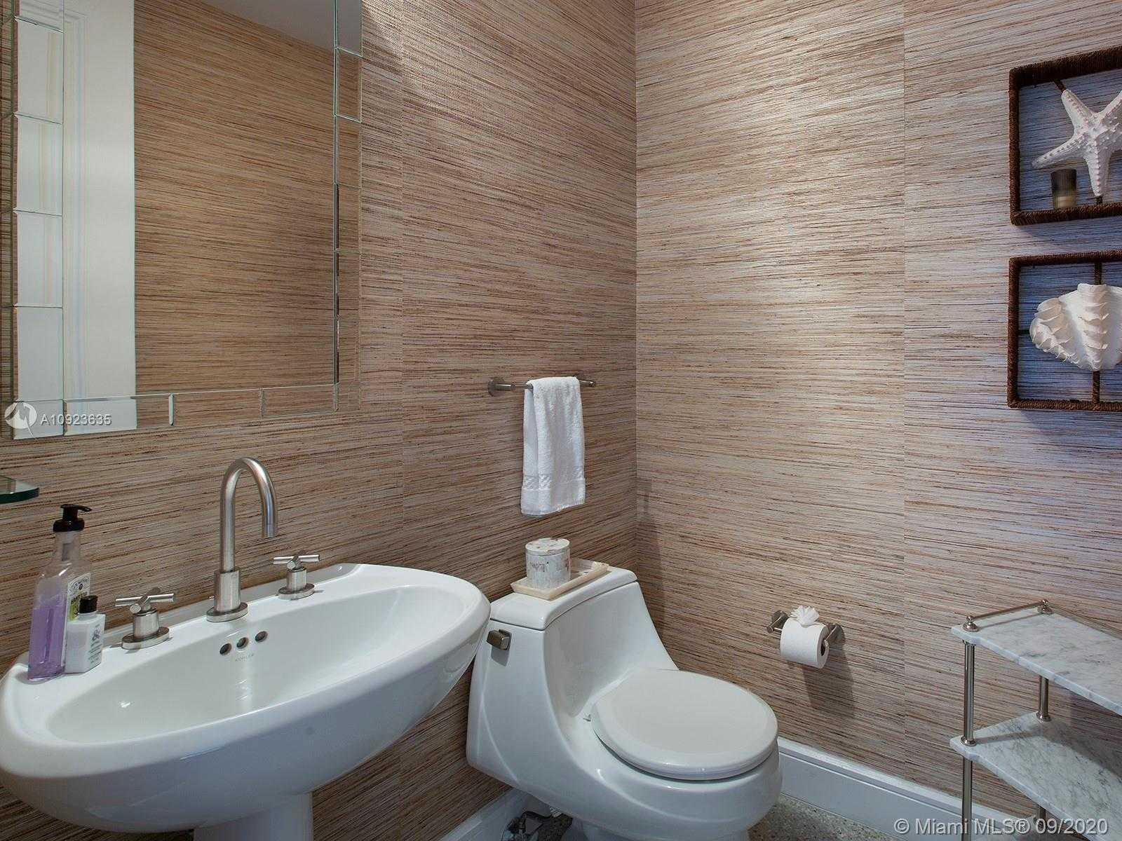Small Image of 1425 BRICKELL AVE #56C/56D, Miami Number 13
