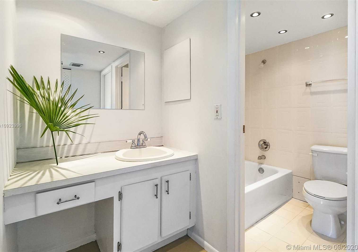 Small Image of 3301 NORTH COUNTRY CLUB DR #609, Aventura Number 8
