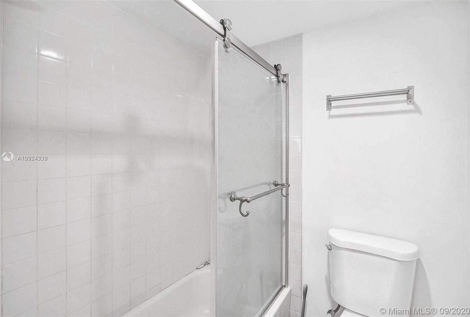 Small Image of 3675 NORTH COUNTRY CLUB DR #607, Aventura Number 15