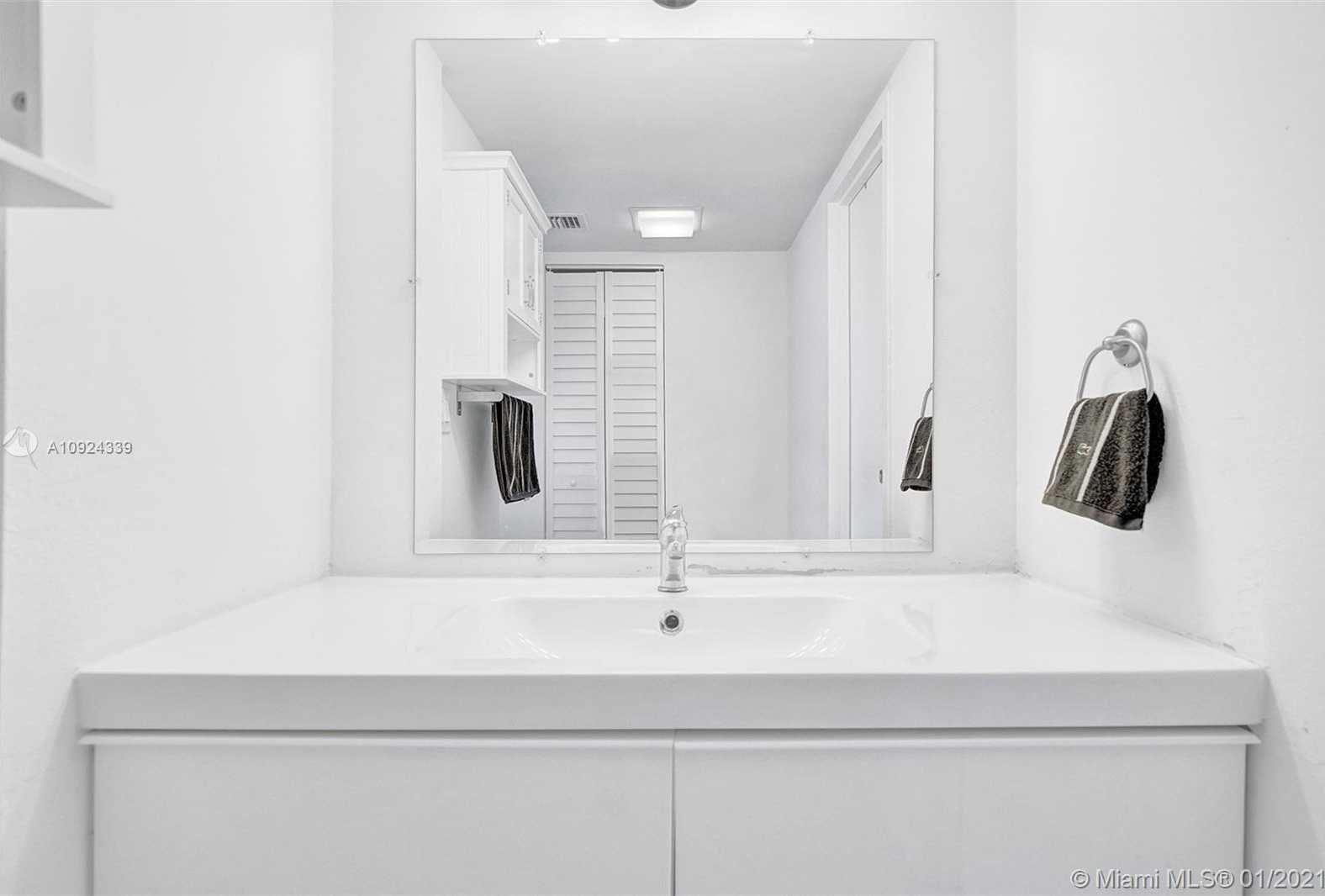 Small Image of 3675 NORTH COUNTRY CLUB DR #607, Aventura Number 16