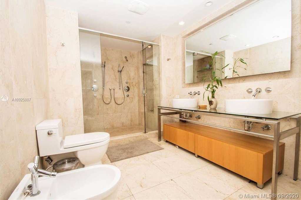Small Image of 6000 COLLINS AVE #138, Miami Beach Number 6