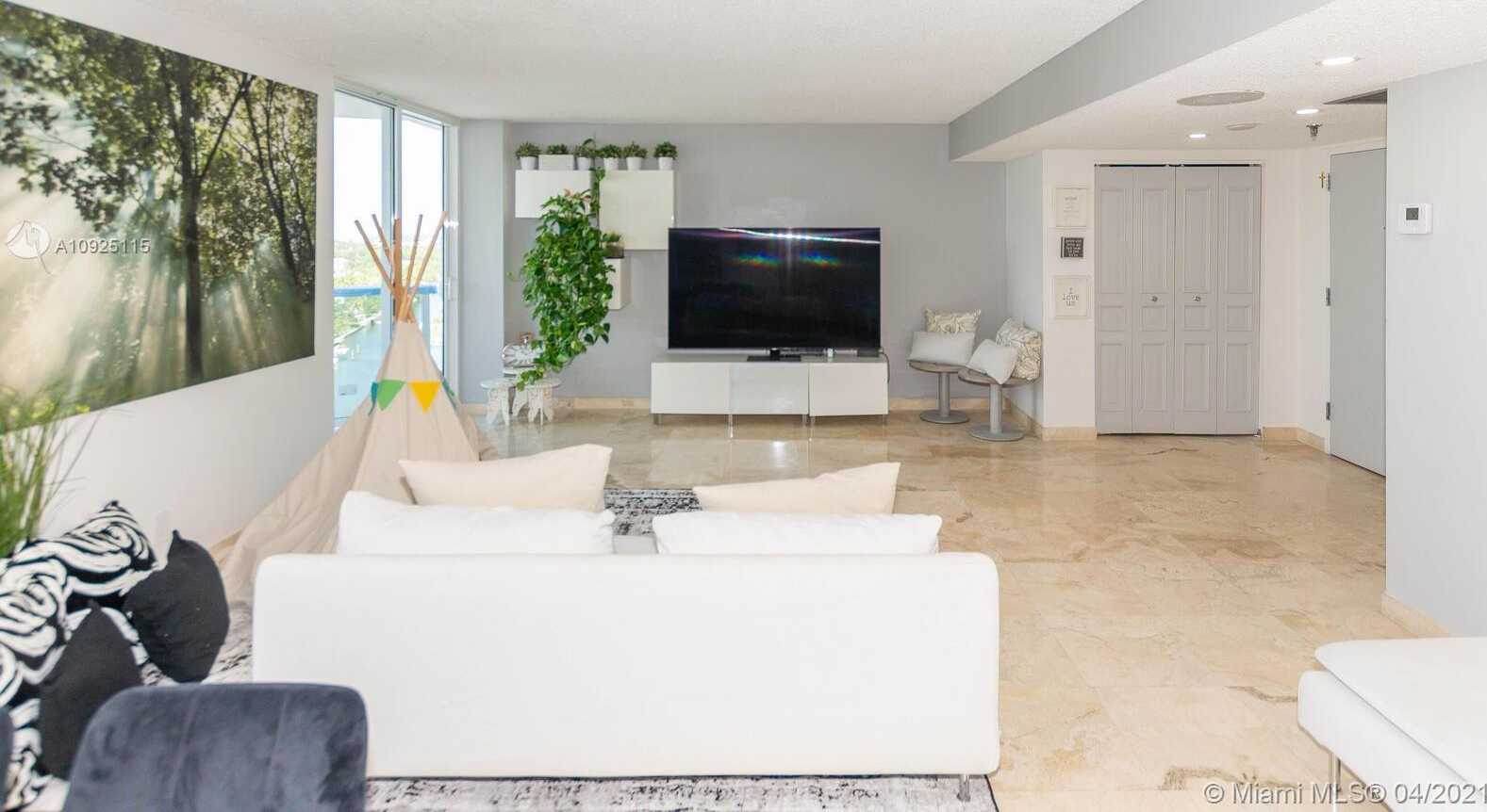 Small Image of 2401 COLLINS AVE #1508, Miami Beach Number 13