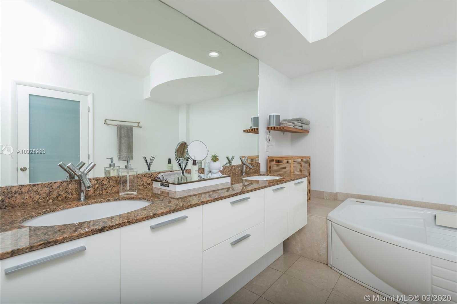 Small Image of 400 ALTON RD #1007, Miami Beach Number 9