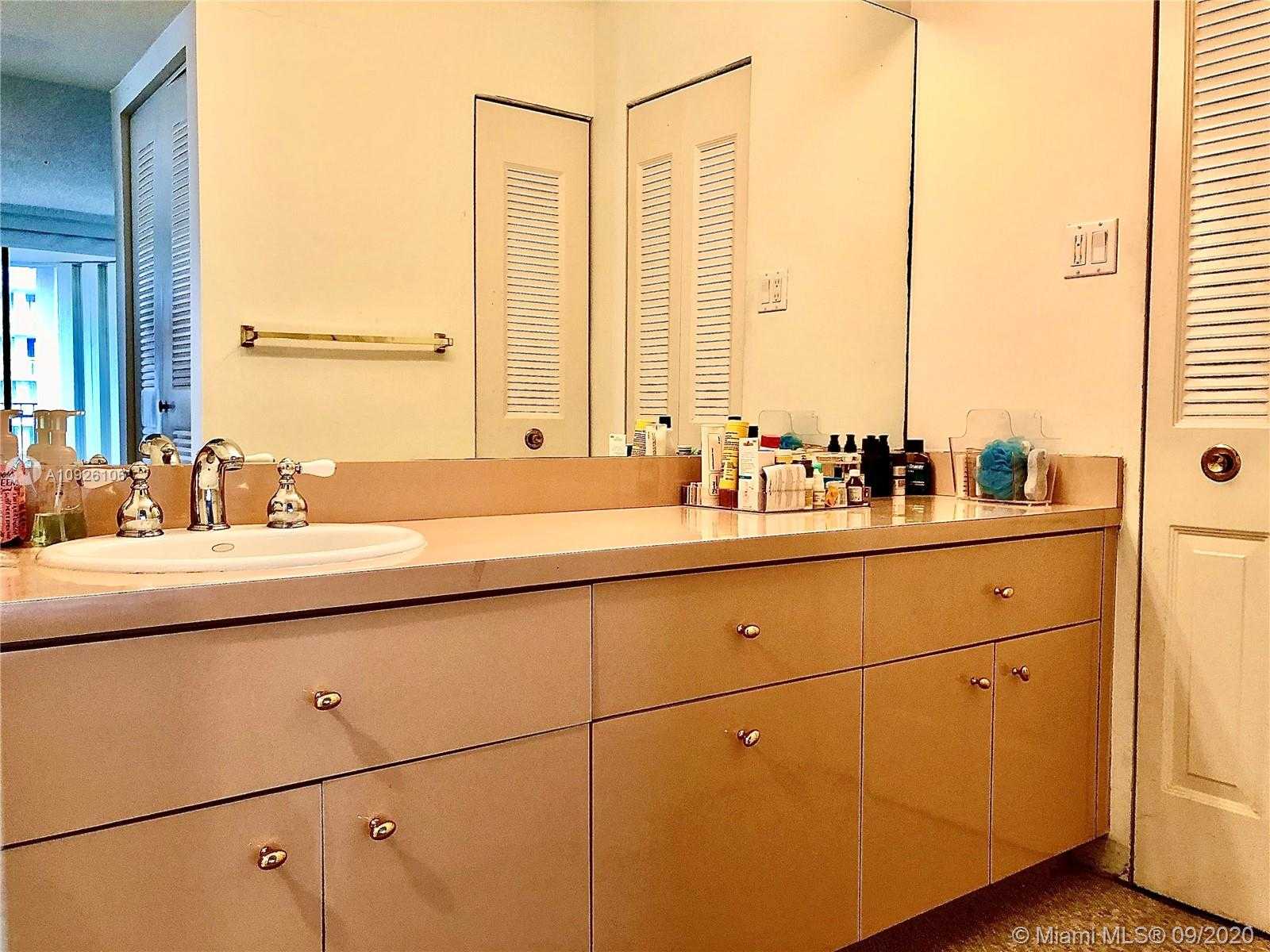 Small Image of 2901 SOUTH BAYSHORE DR #13B, Miami Number 24