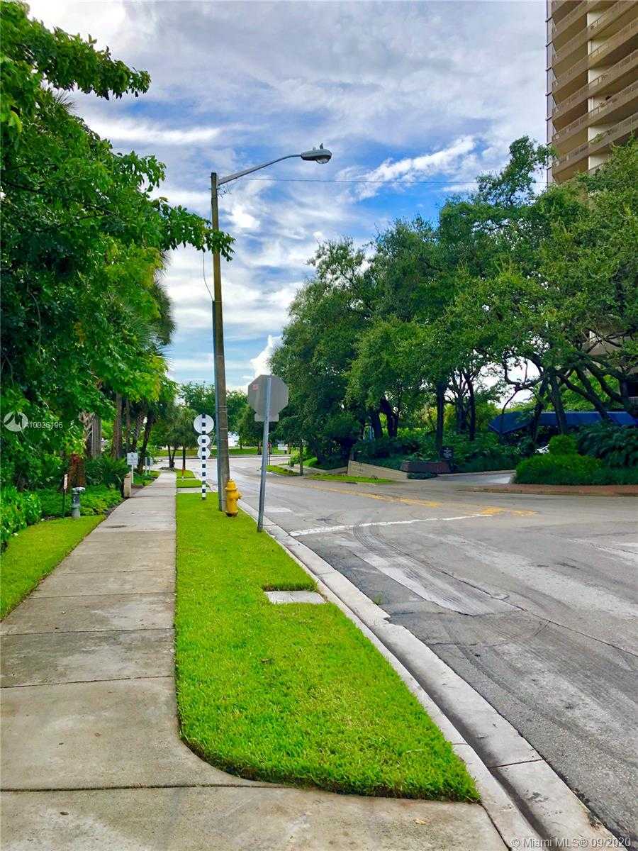 Small Image of 2901 SOUTH BAYSHORE DR #13B, Miami Number 4