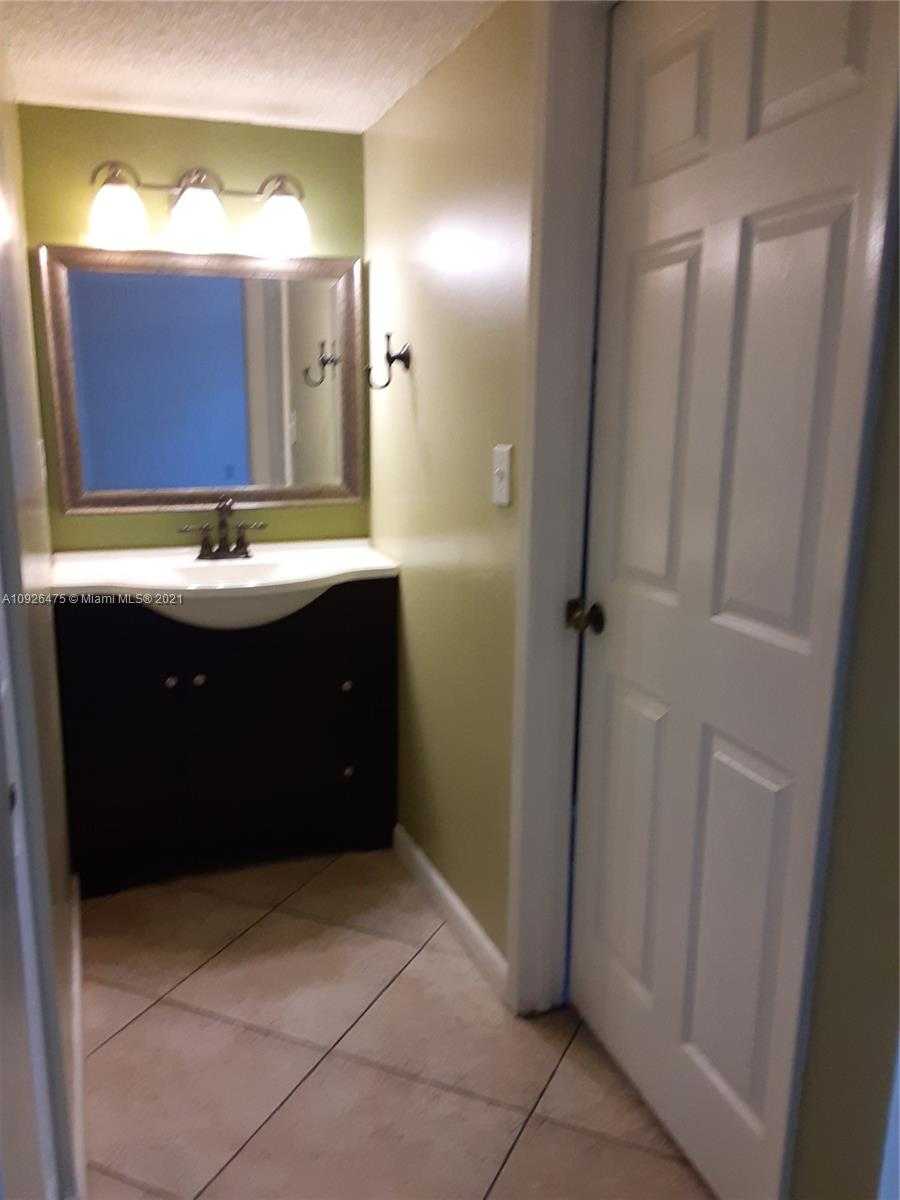 Small Image of 1621 COLLINS AVE #208, Miami Beach Number 9