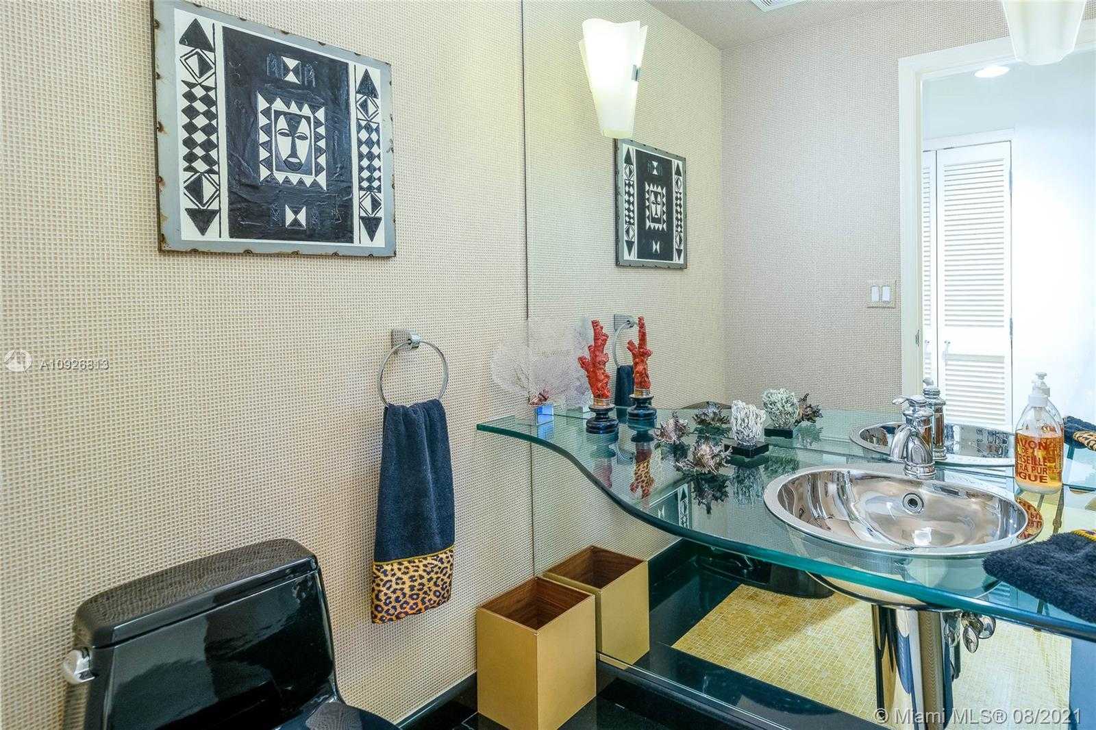 Small Image of 9601 COLLINS #902, Bal Harbour Number 23