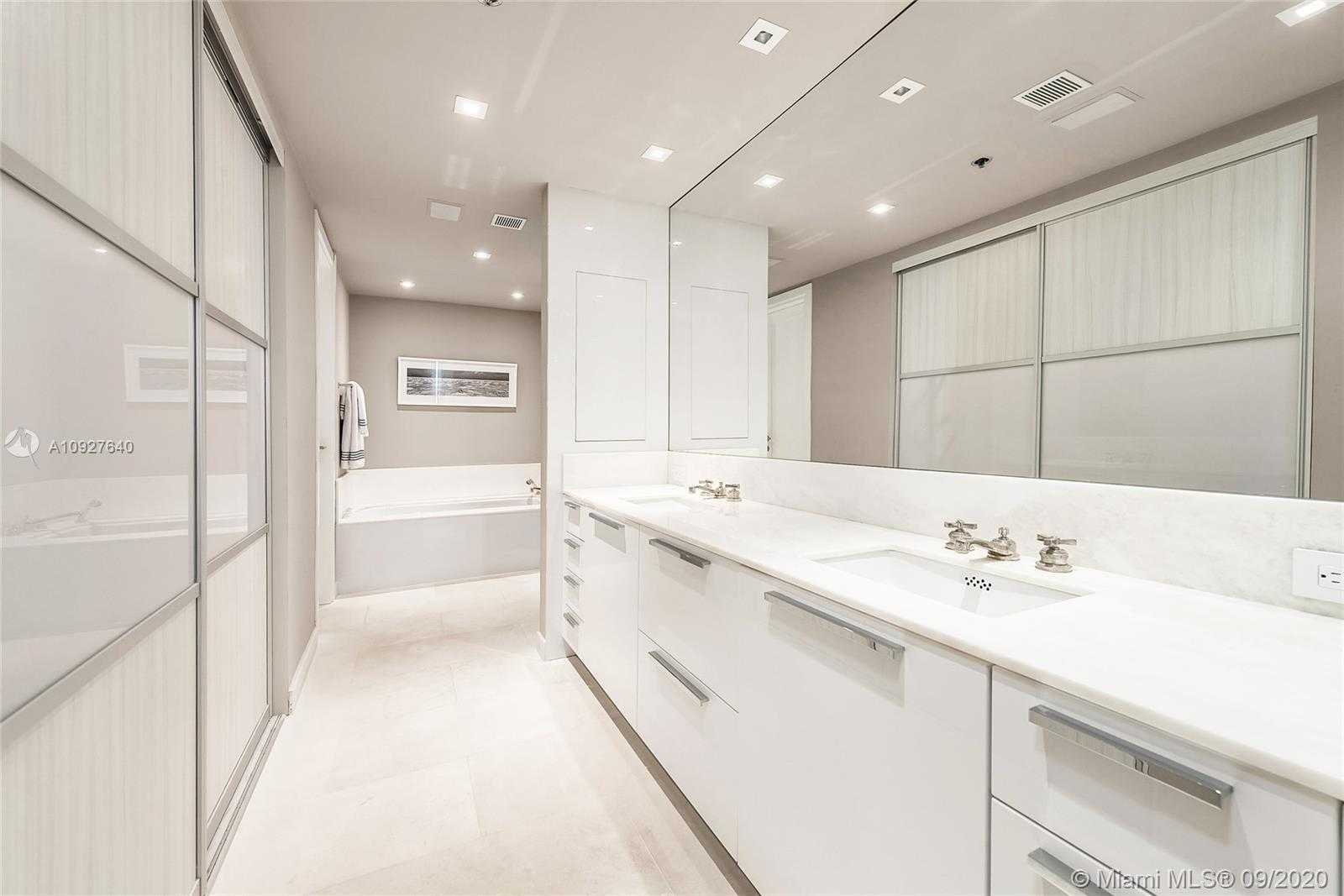 Small Image of 2415 FISHER ISLAND DR #5105, Miami Beach Number 14