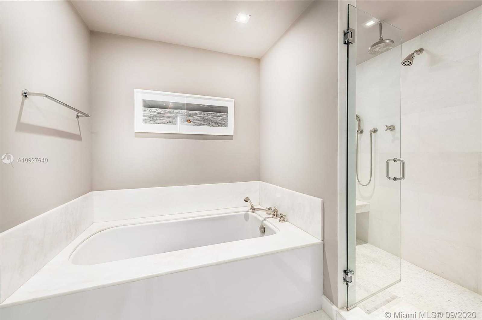 Small Image of 2415 FISHER ISLAND DR #5105, Miami Beach Number 16