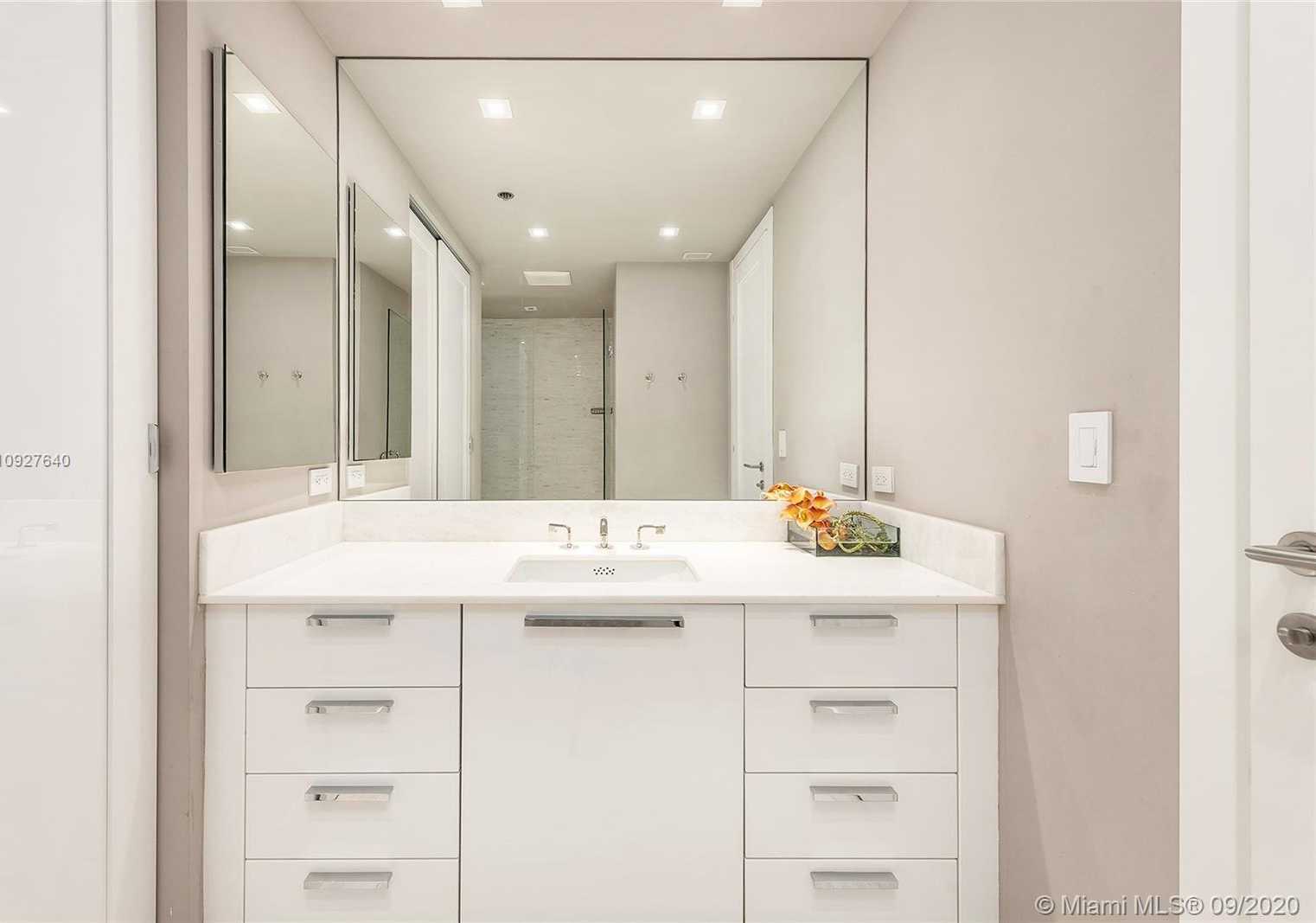 Small Image of 2415 FISHER ISLAND DR #5105, Miami Beach Number 33