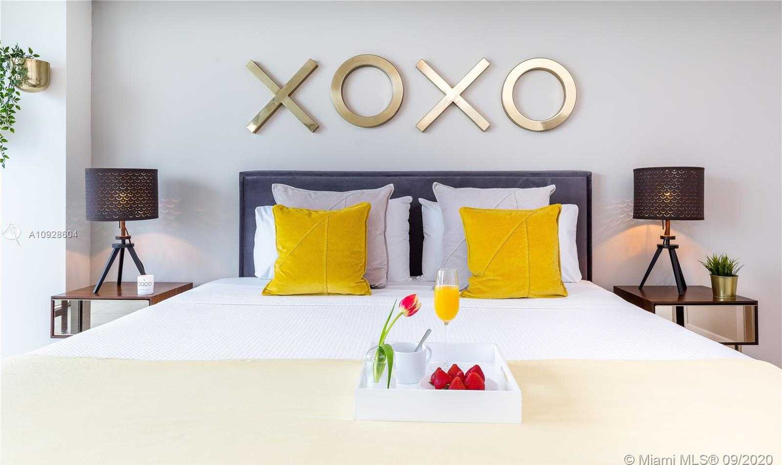 Small Image of 485 BRICKELL AVE #3401, Miami Number 15